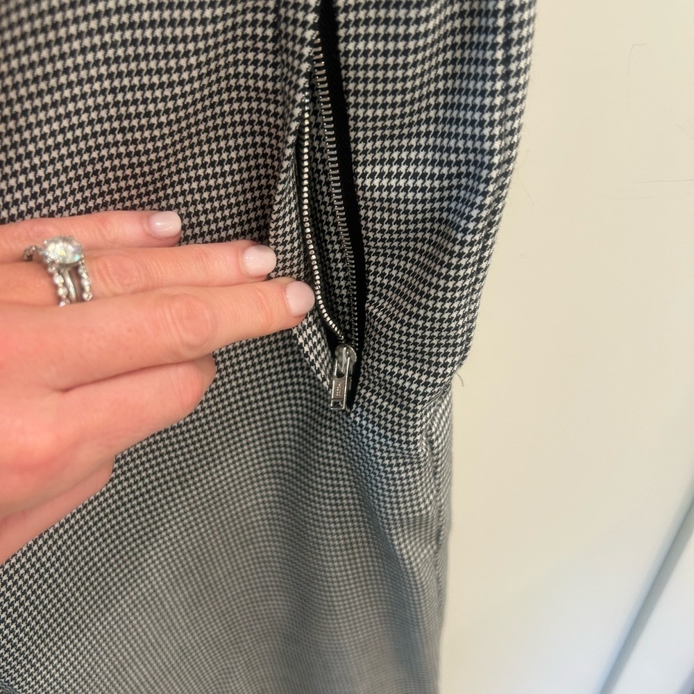 Theory Houndstooth cropped Pants size 0. Zipper pockets! Excellent condition - Picture 3 of 5